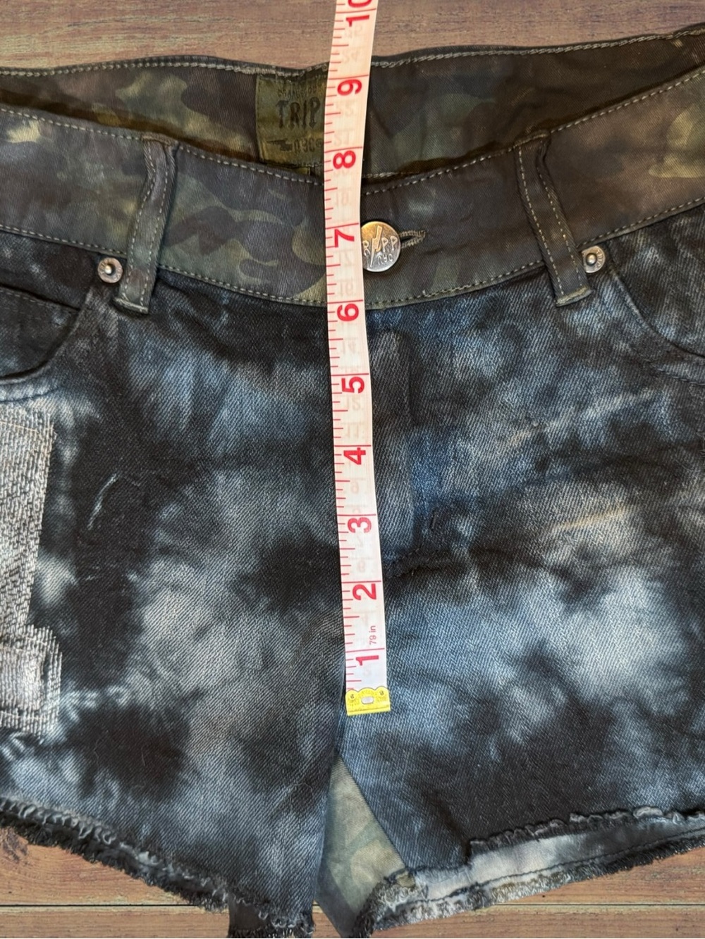 Tripp NYC Black & Blue Tie-Dye and Camouflage Deconstructed Denim Shorts 25 NWT - Picture 5 of 13
